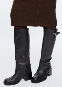 Buckle leather boot