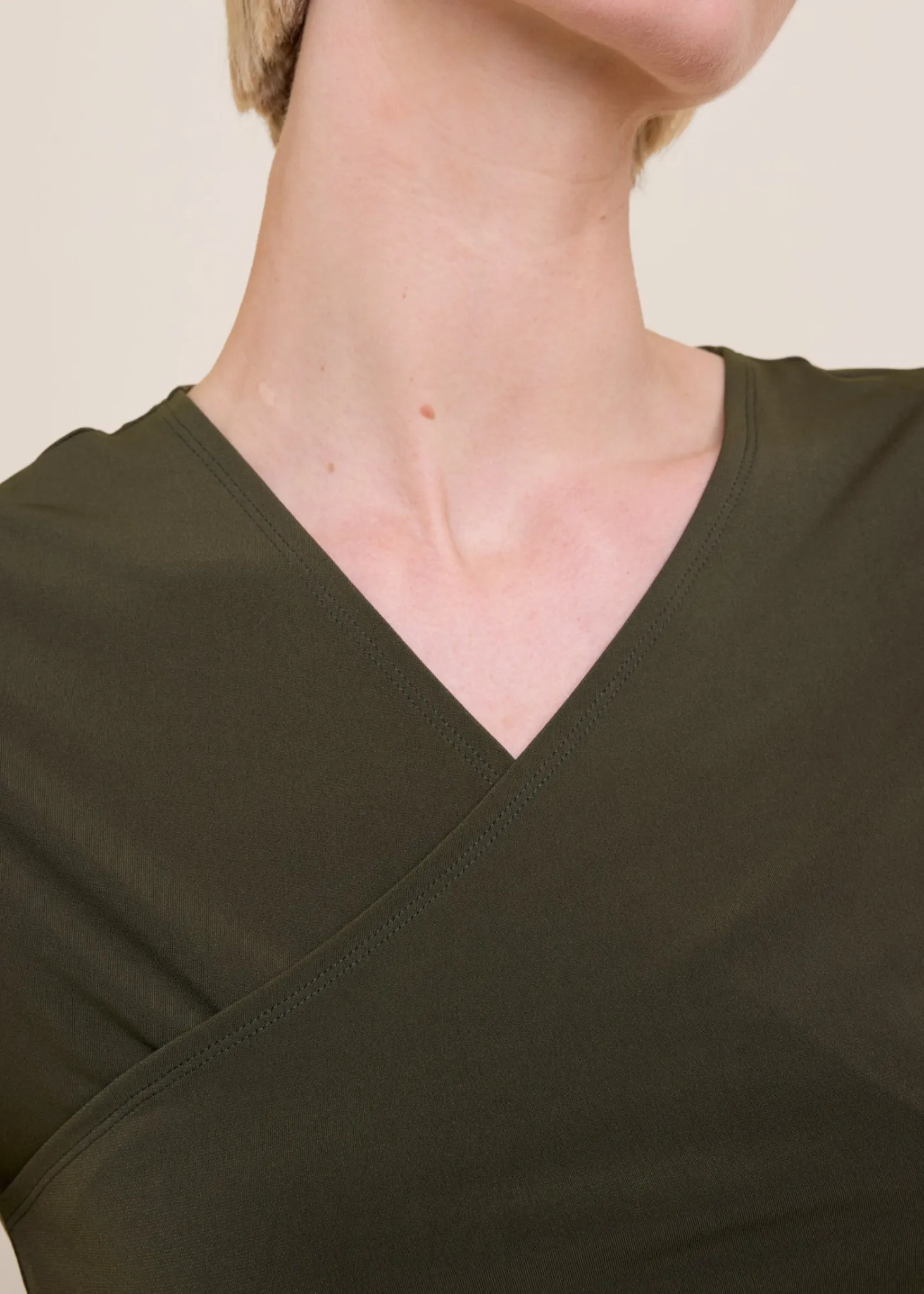 Drape travel top