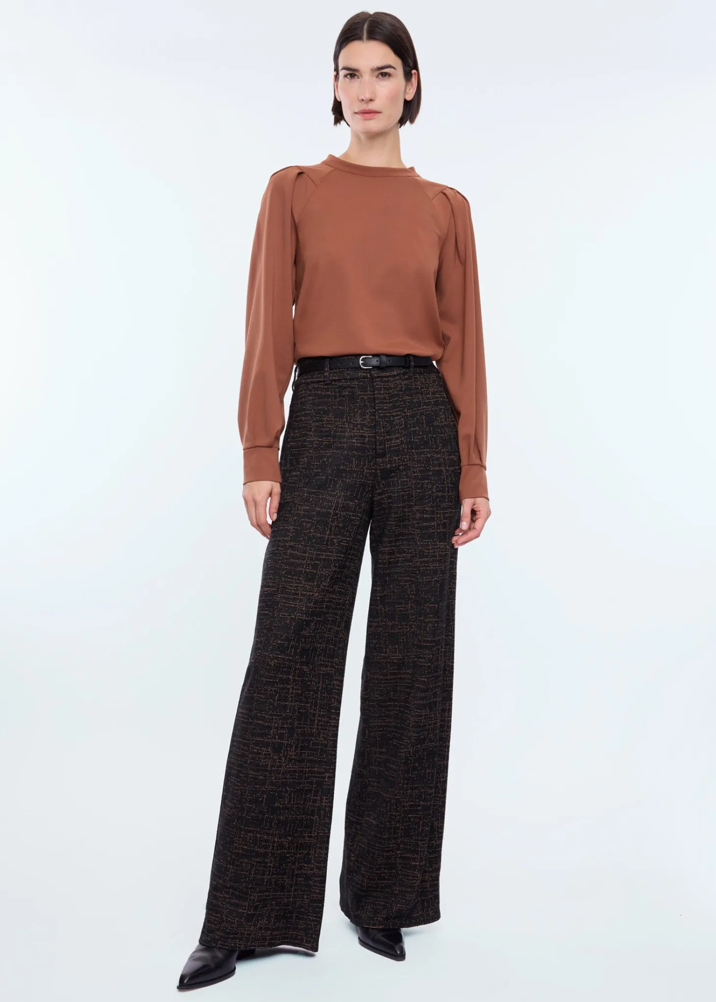 Pleated sleeve punto top