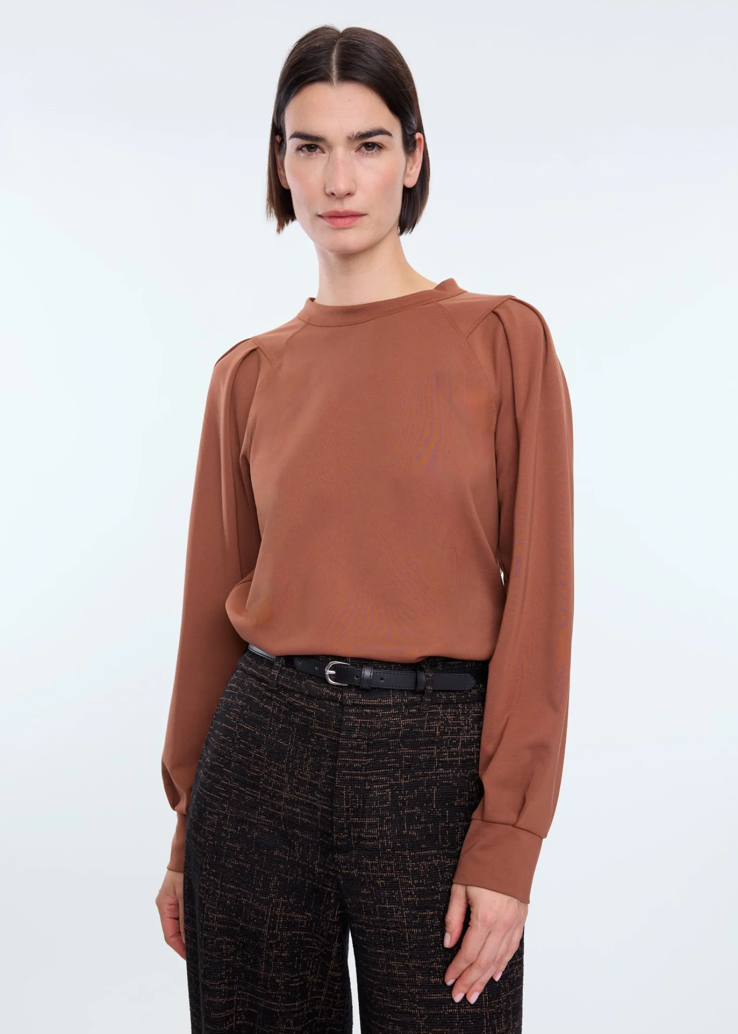 Pleated sleeve punto top