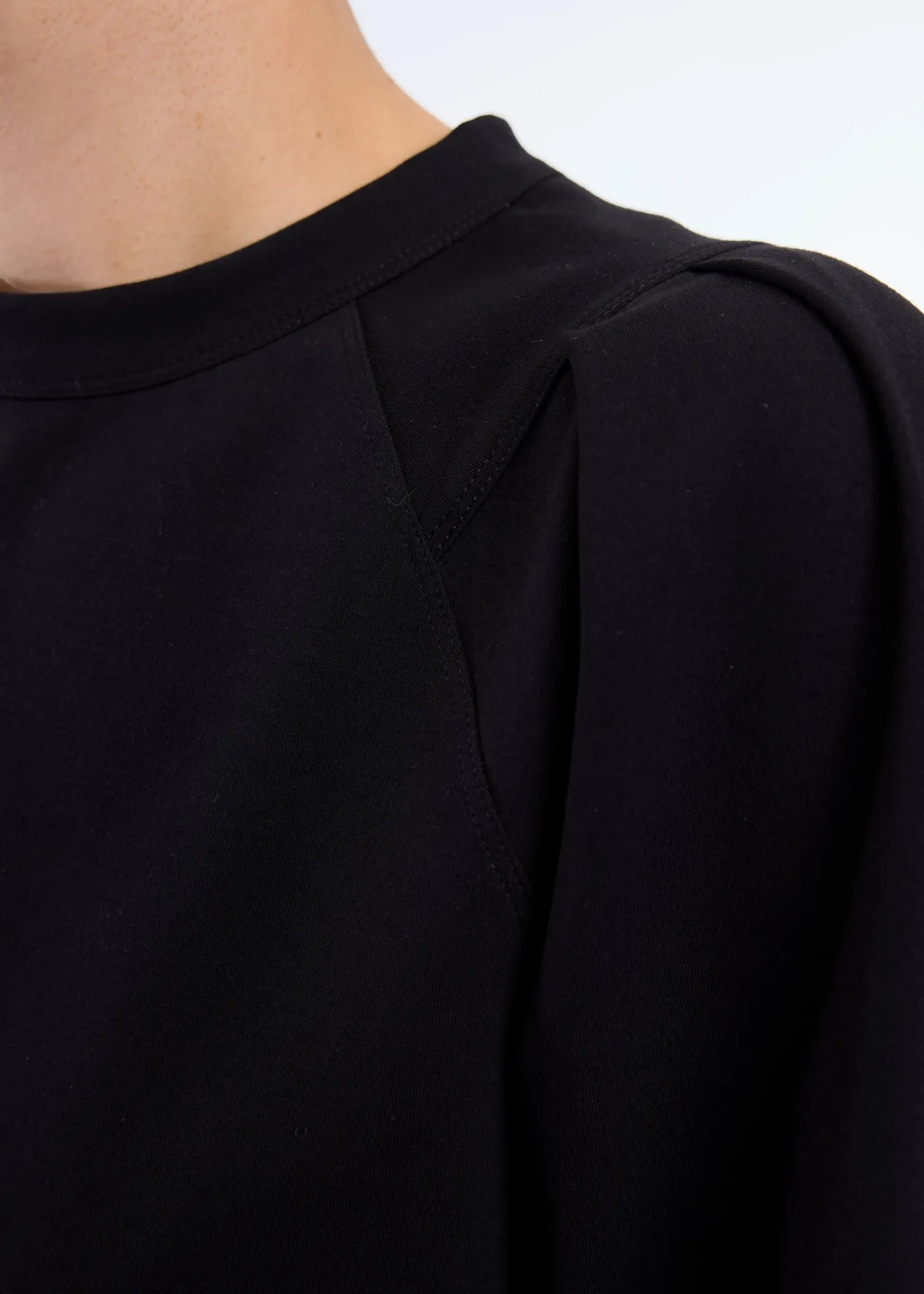Pleated sleeve punto top