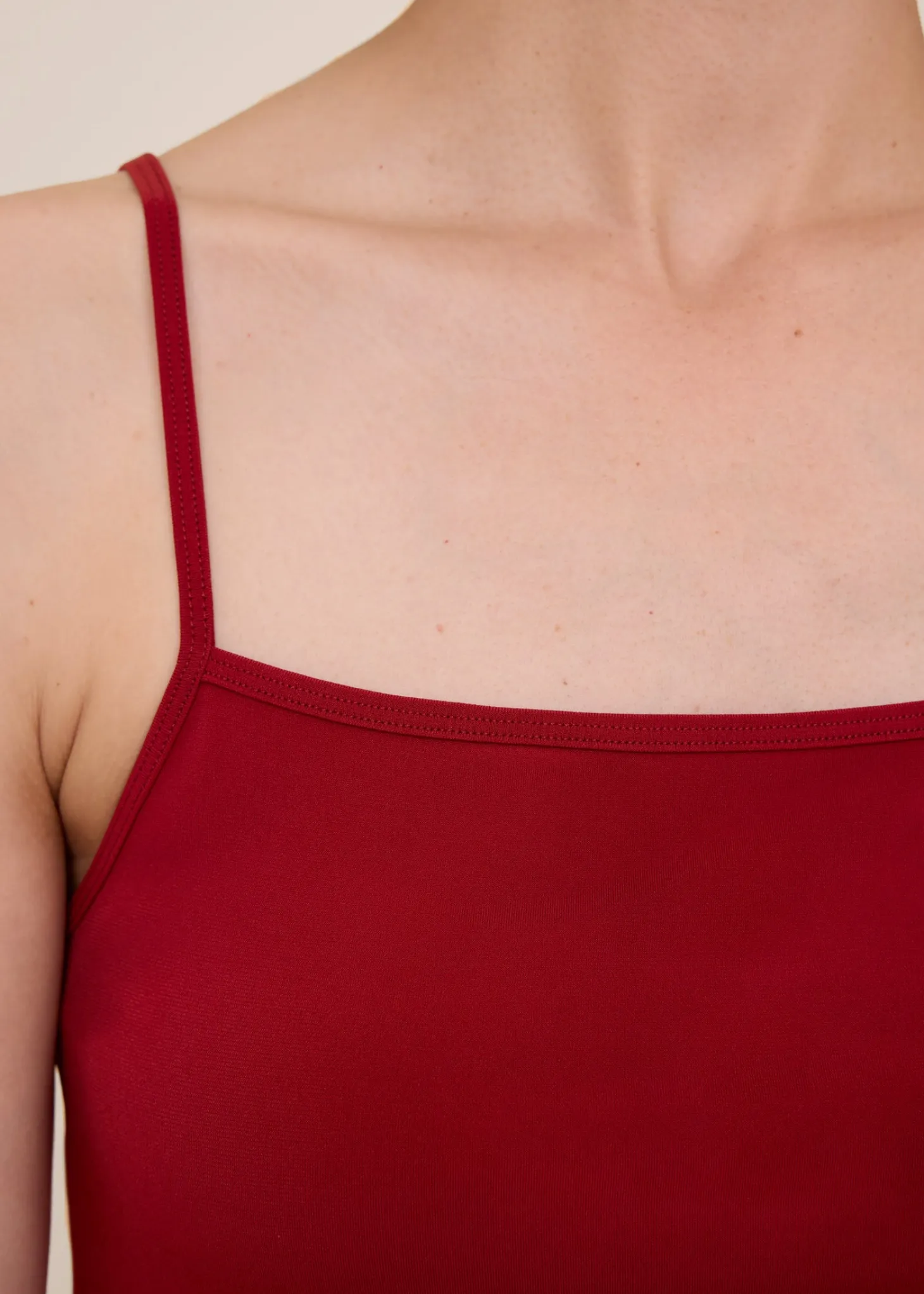Thin strap travel top